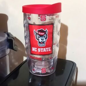 NC STATE WOLPACK WAVY CLASSIC TUMBLER WITH LID